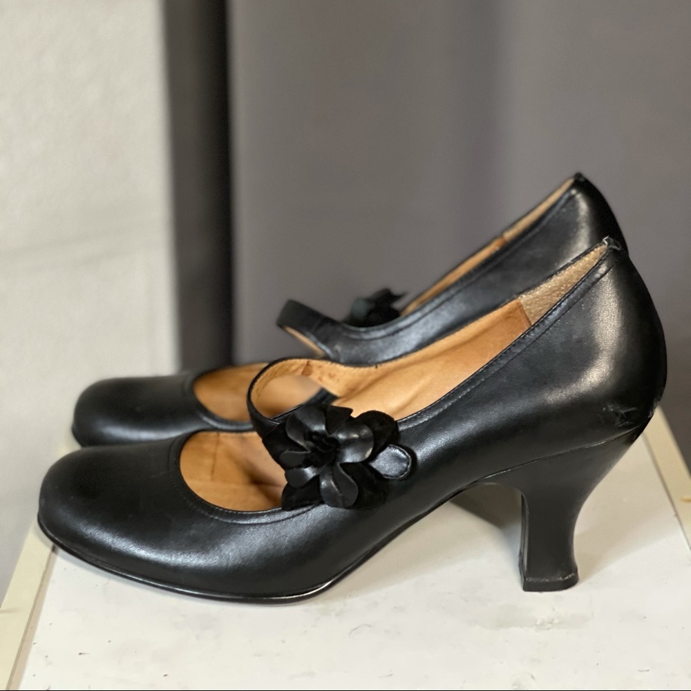 Sofft comfort black pumps size 11